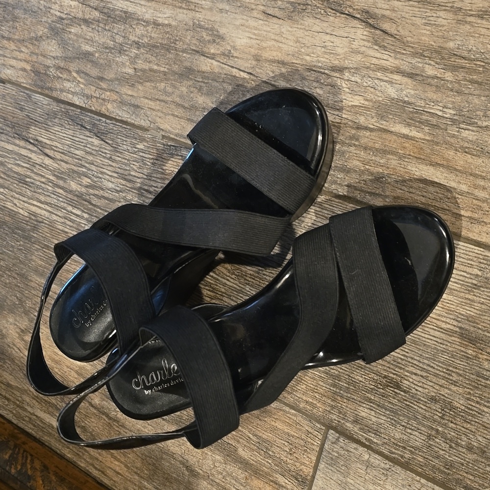 Black wedges